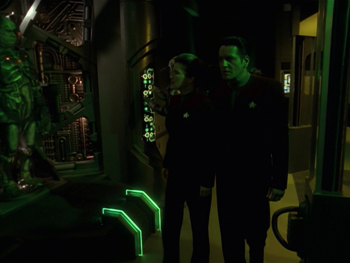 extant_StarTrek_VOY_7x11-Shattered_1554.jpg