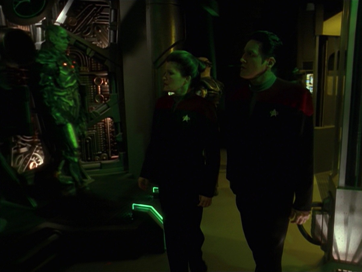 extant_StarTrek_VOY_7x11-Shattered_1555.jpg