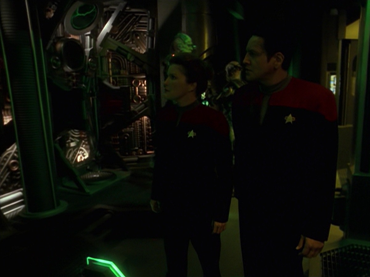 extant_StarTrek_VOY_7x11-Shattered_1557.jpg