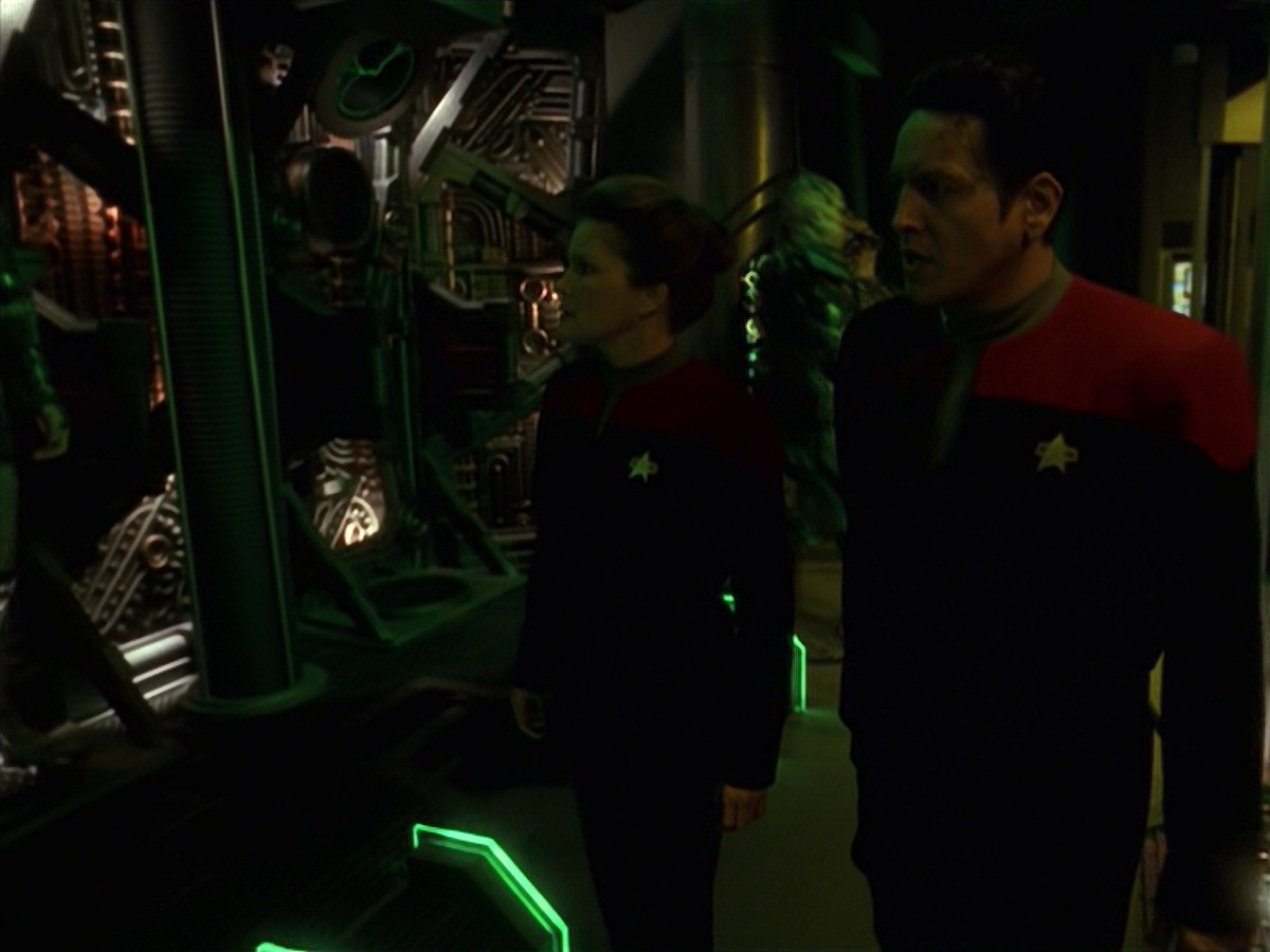 extant_StarTrek_VOY_7x11-Shattered_1558.jpg