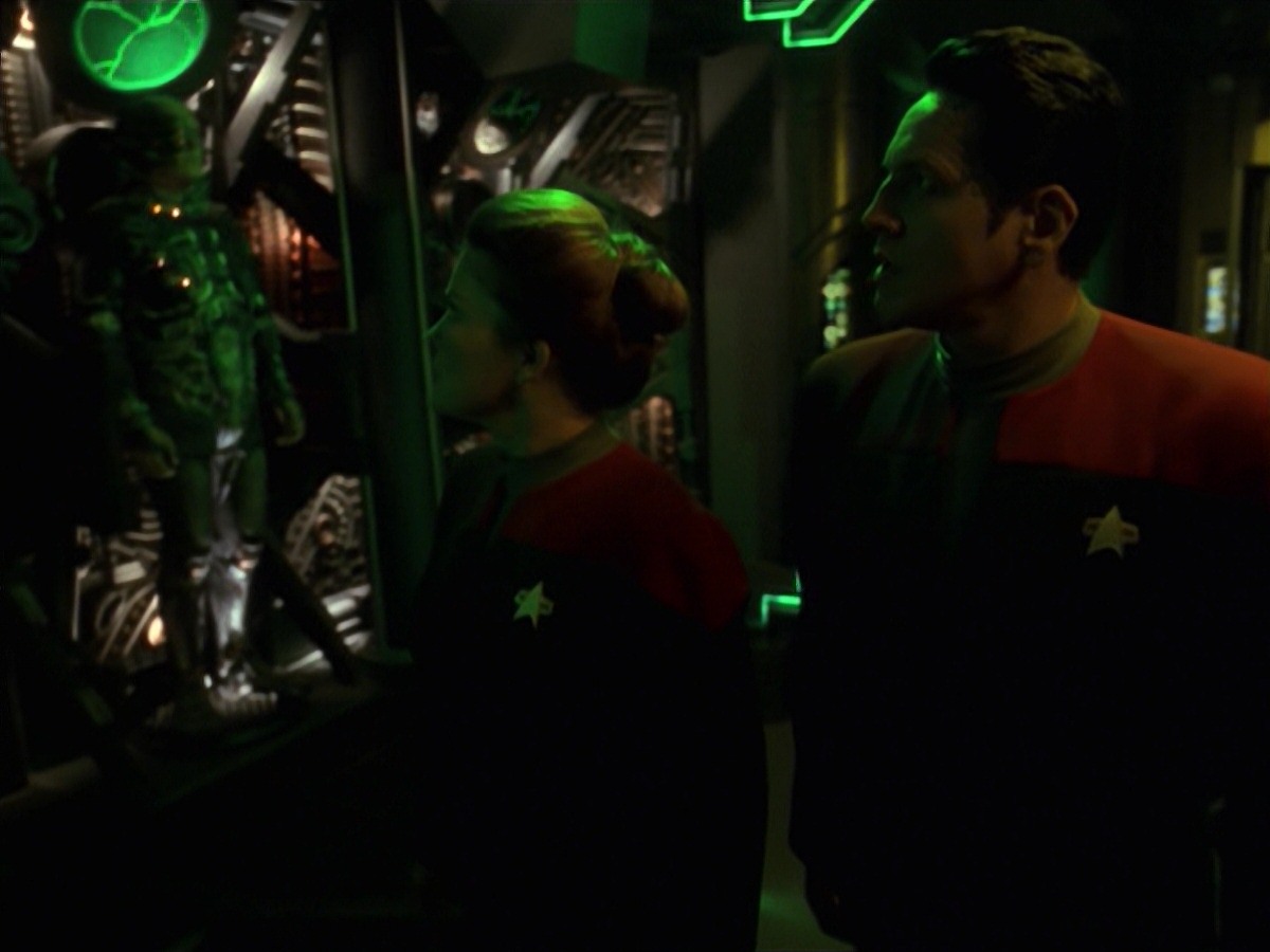 extant_StarTrek_VOY_7x11-Shattered_1561.jpg