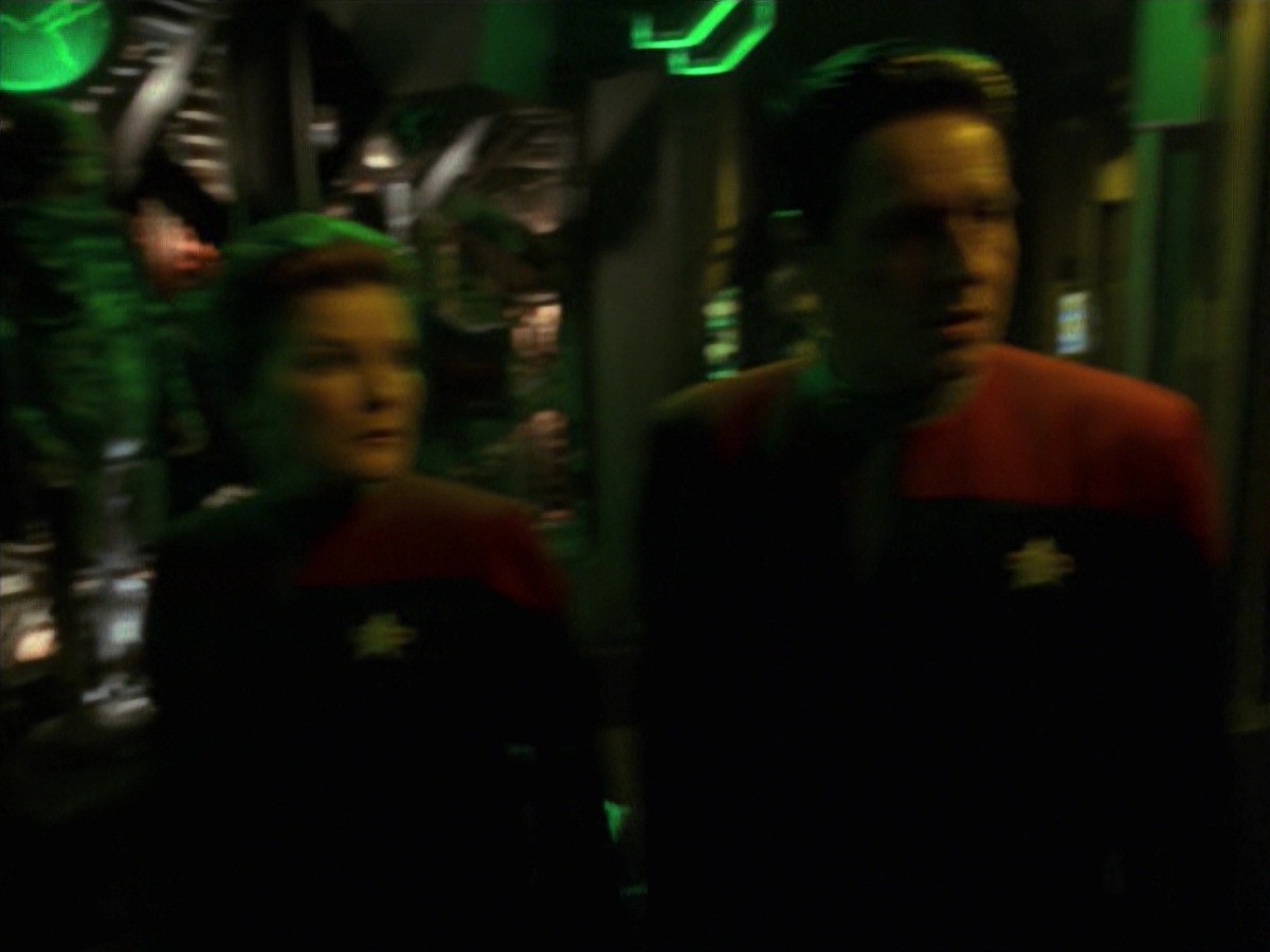 extant_StarTrek_VOY_7x11-Shattered_1562.jpg