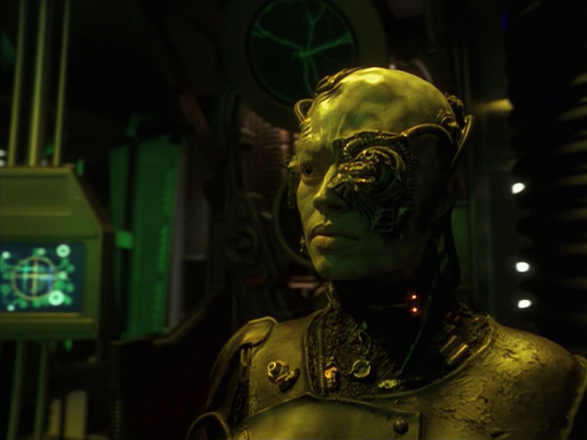 extant_StarTrek_VOY_7x11-Shattered_1564.jpg