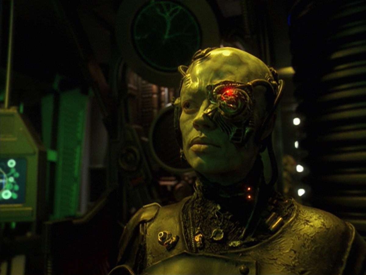 extant_StarTrek_VOY_7x11-Shattered_1571.jpg