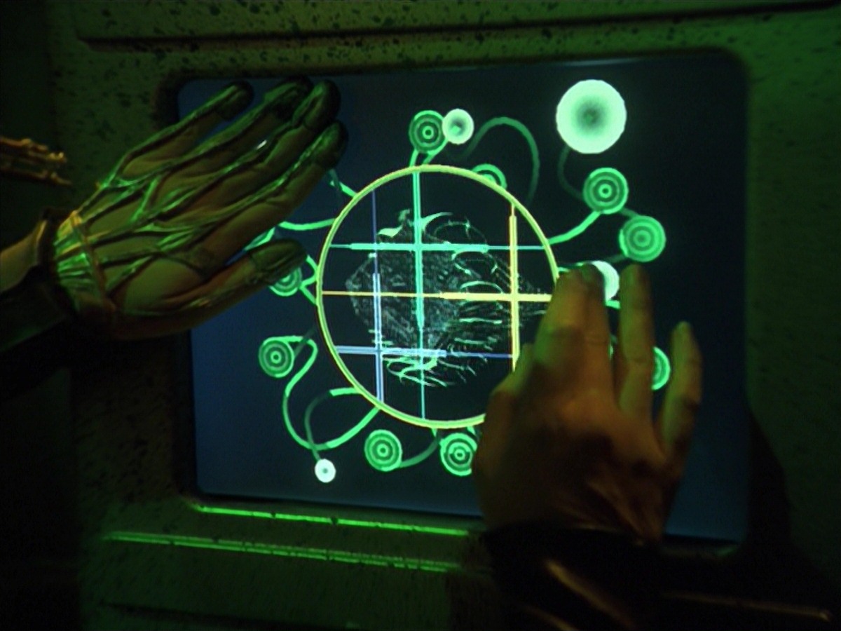 extant_StarTrek_VOY_7x11-Shattered_1579.jpg