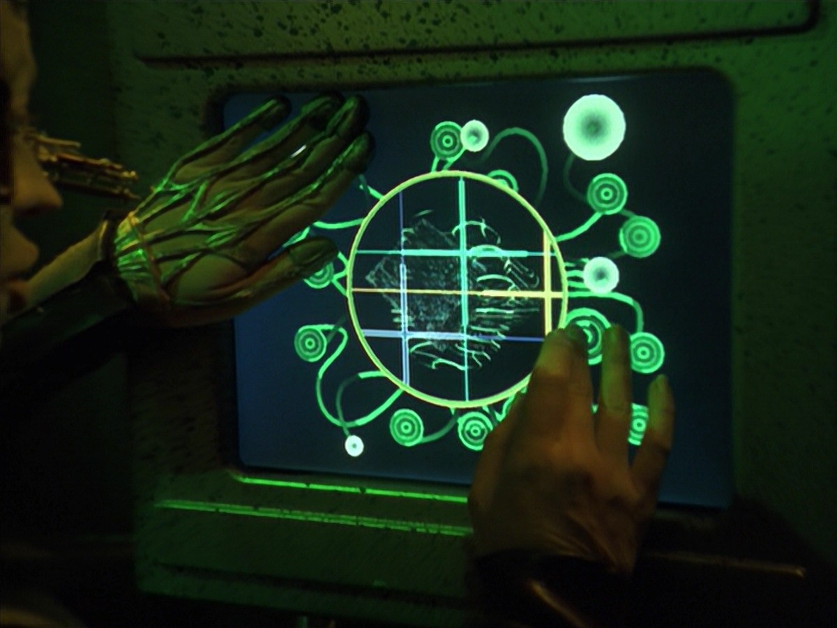 extant_StarTrek_VOY_7x11-Shattered_1580.jpg