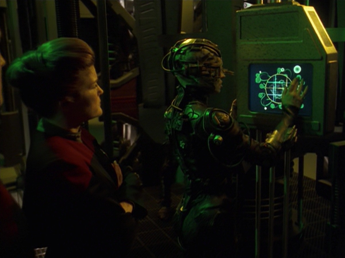 extant_StarTrek_VOY_7x11-Shattered_1588.jpg