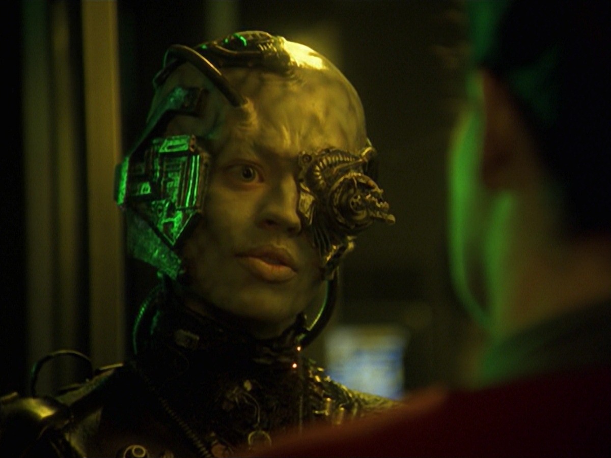 extant_StarTrek_VOY_7x11-Shattered_1632.jpg