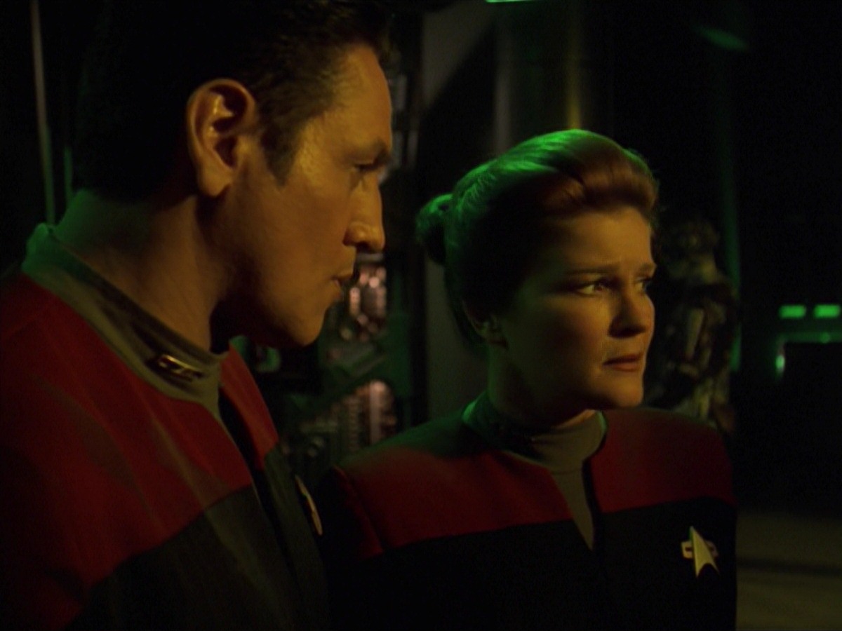 extant_StarTrek_VOY_7x11-Shattered_1689.jpg