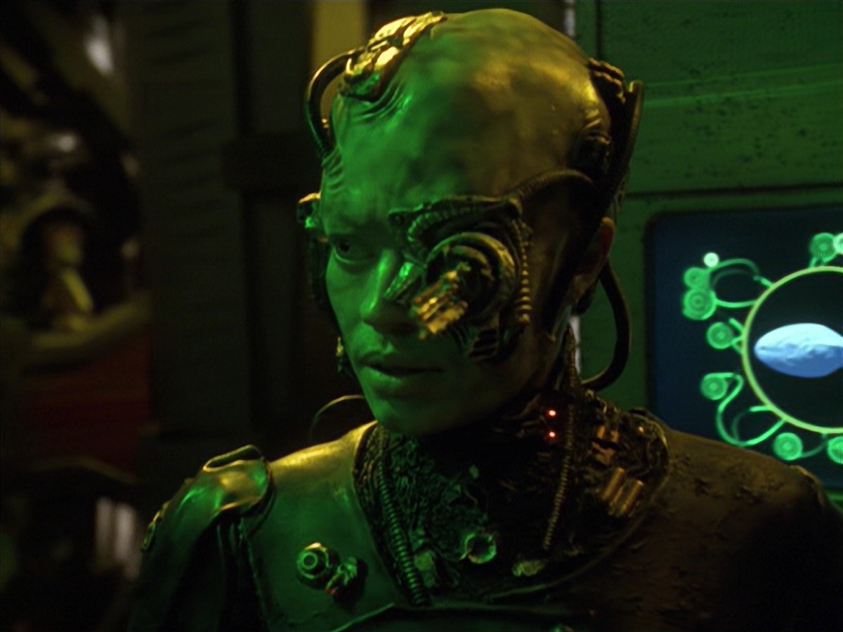 extant_StarTrek_VOY_7x11-Shattered_1698.jpg