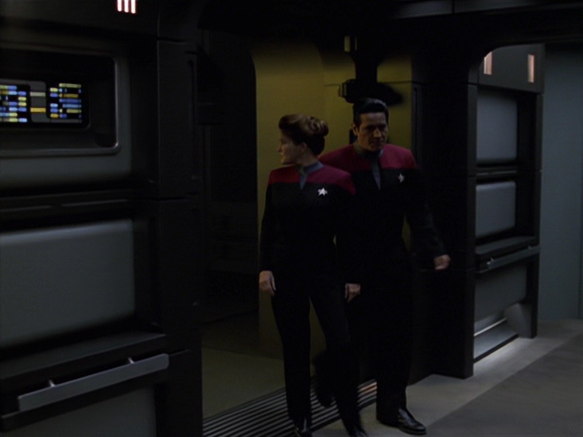 extant_StarTrek_VOY_7x11-Shattered_1704.jpg