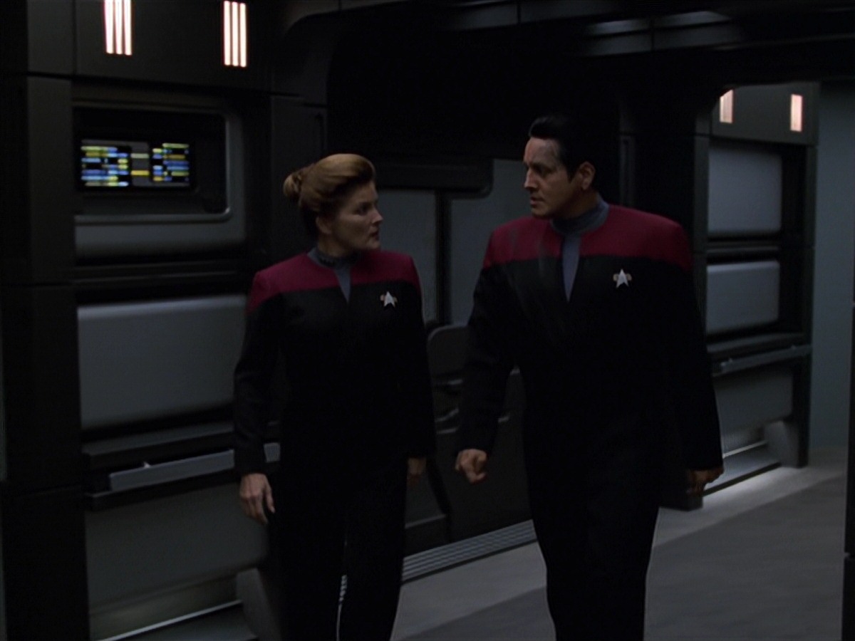 extant_StarTrek_VOY_7x11-Shattered_1707.jpg