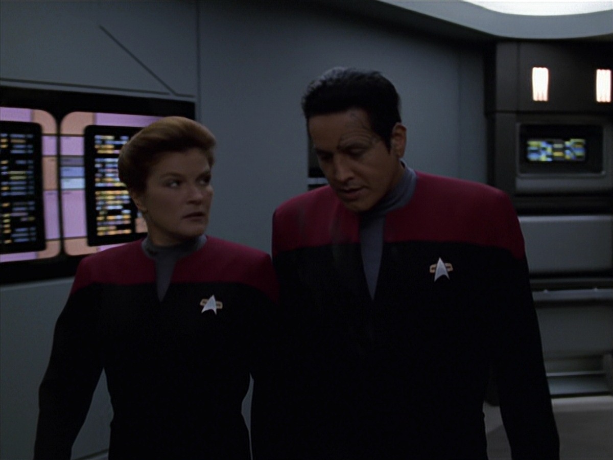 extant_StarTrek_VOY_7x11-Shattered_1712.jpg