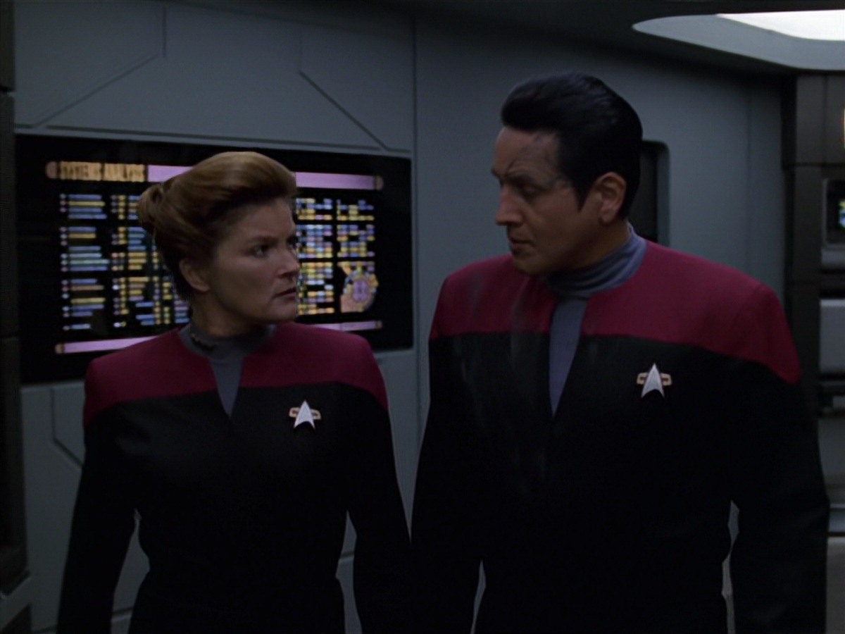 extant_StarTrek_VOY_7x11-Shattered_1713.jpg