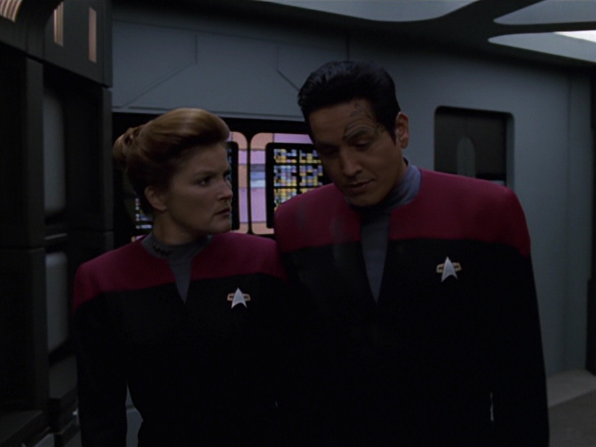extant_StarTrek_VOY_7x11-Shattered_1714.jpg