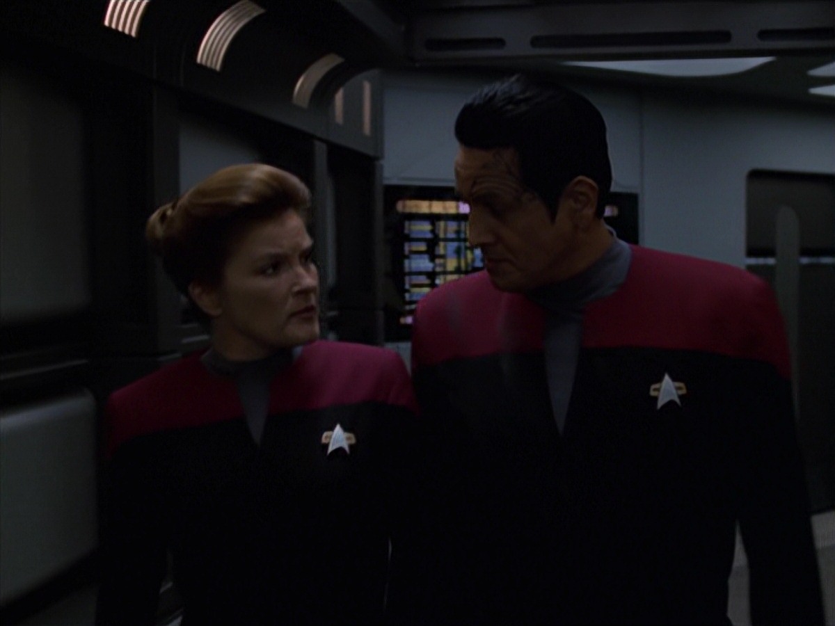 extant_StarTrek_VOY_7x11-Shattered_1716.jpg