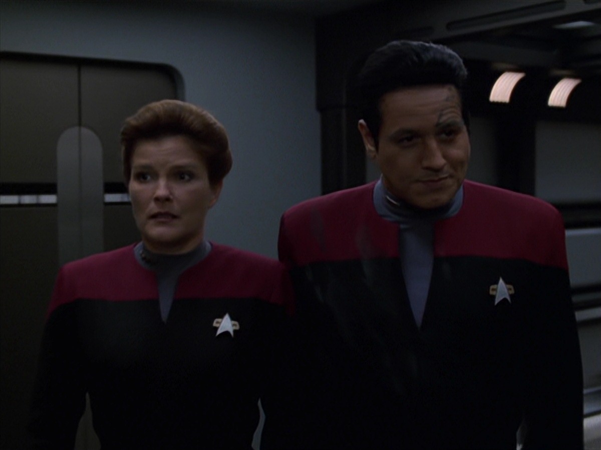 extant_StarTrek_VOY_7x11-Shattered_1722.jpg