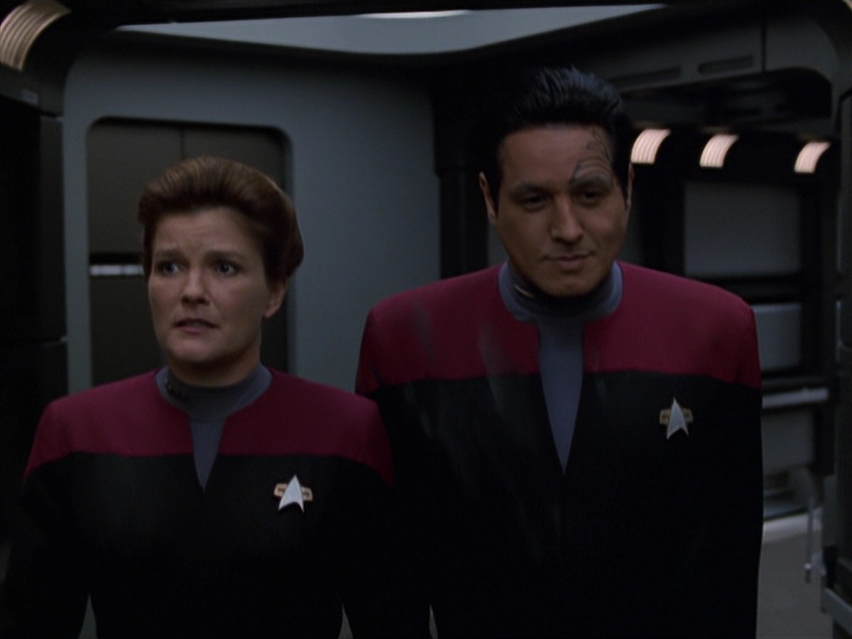 extant_StarTrek_VOY_7x11-Shattered_1724.jpg