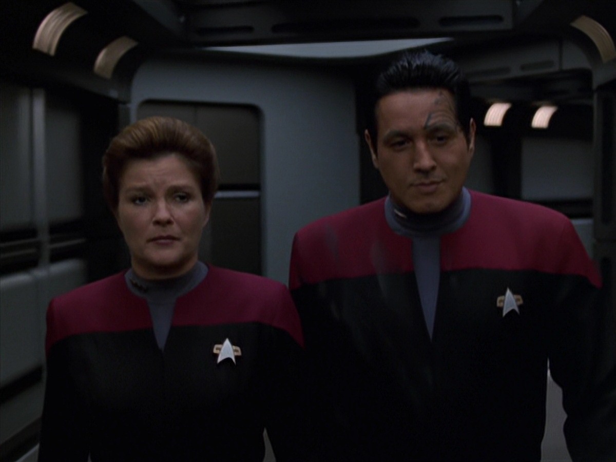 extant_StarTrek_VOY_7x11-Shattered_1725.jpg