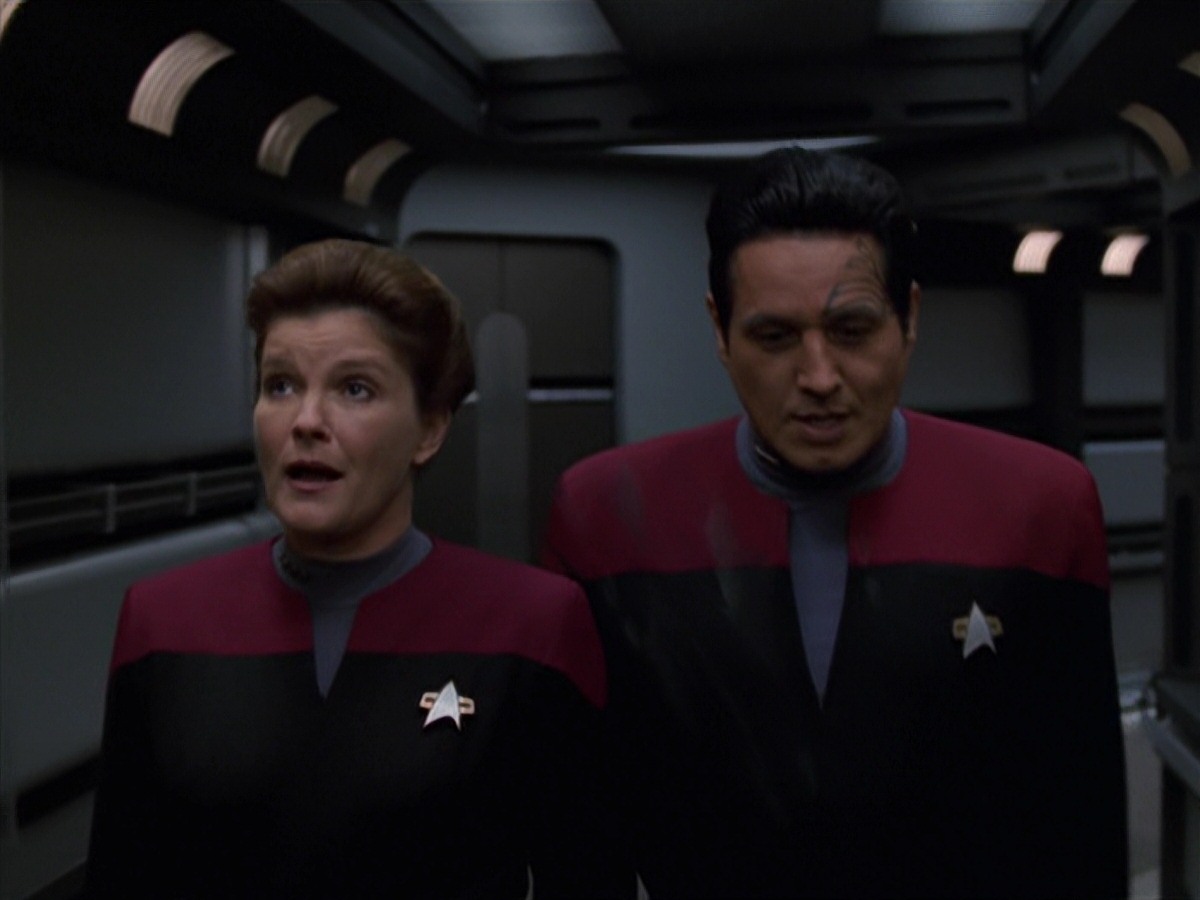 extant_StarTrek_VOY_7x11-Shattered_1726.jpg