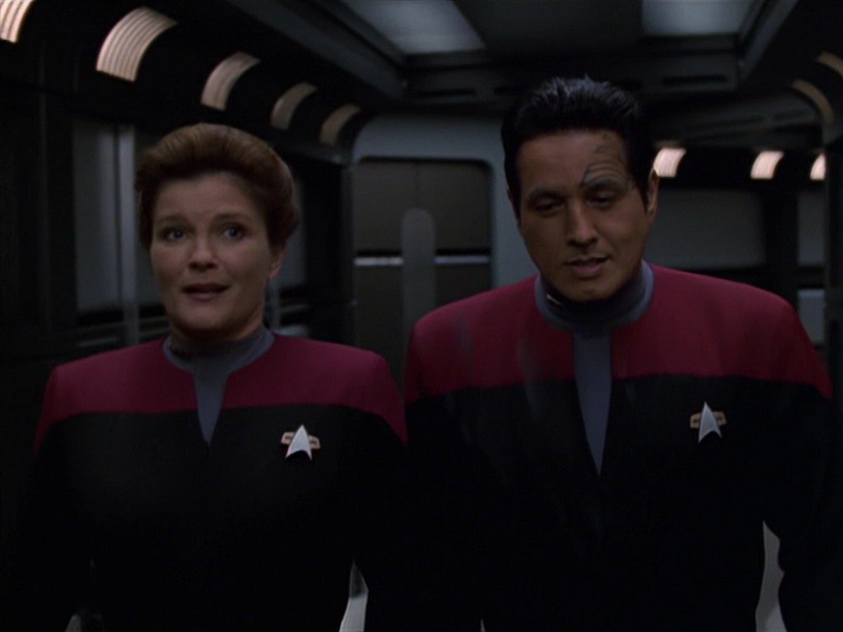 extant_StarTrek_VOY_7x11-Shattered_1727.jpg