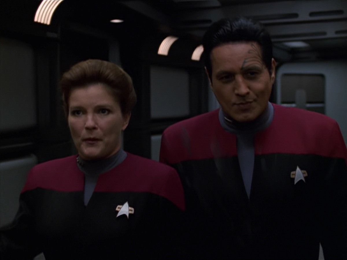 extant_StarTrek_VOY_7x11-Shattered_1731.jpg