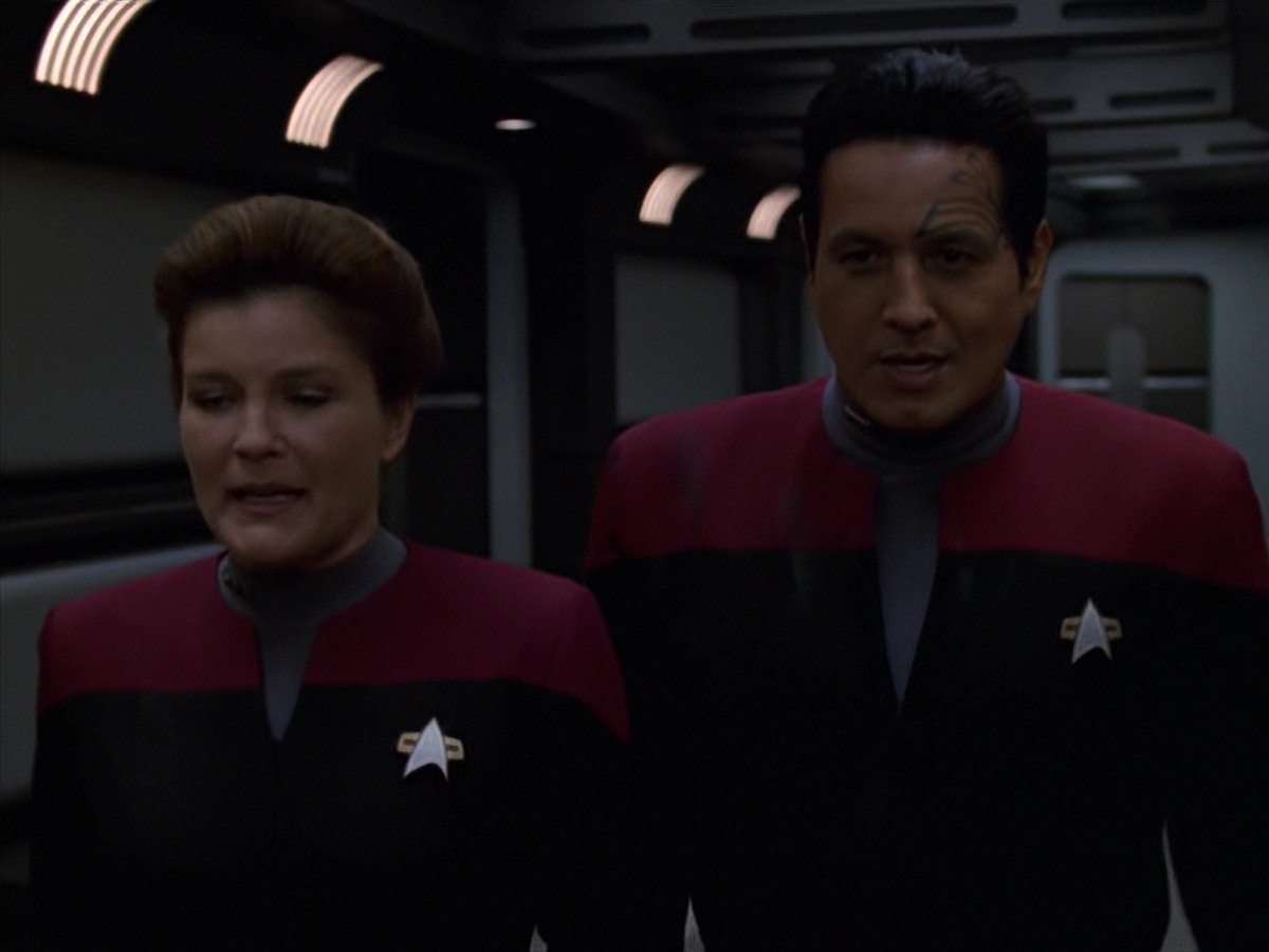 extant_StarTrek_VOY_7x11-Shattered_1732.jpg