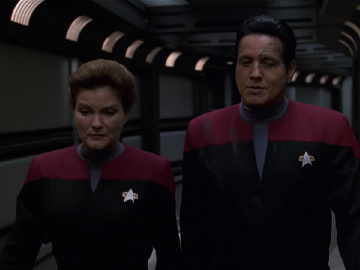 extant_StarTrek_VOY_7x11-Shattered_1736.jpg