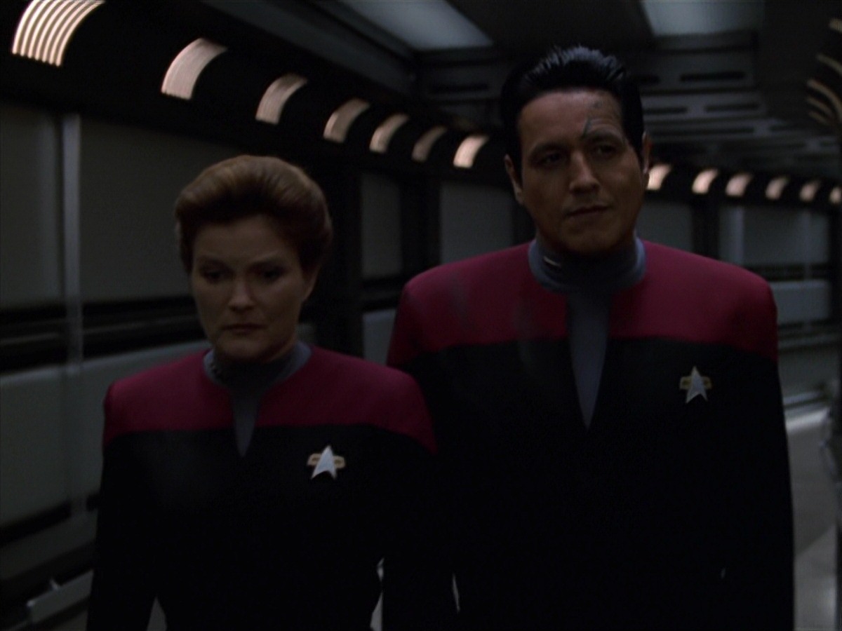 extant_StarTrek_VOY_7x11-Shattered_1737.jpg