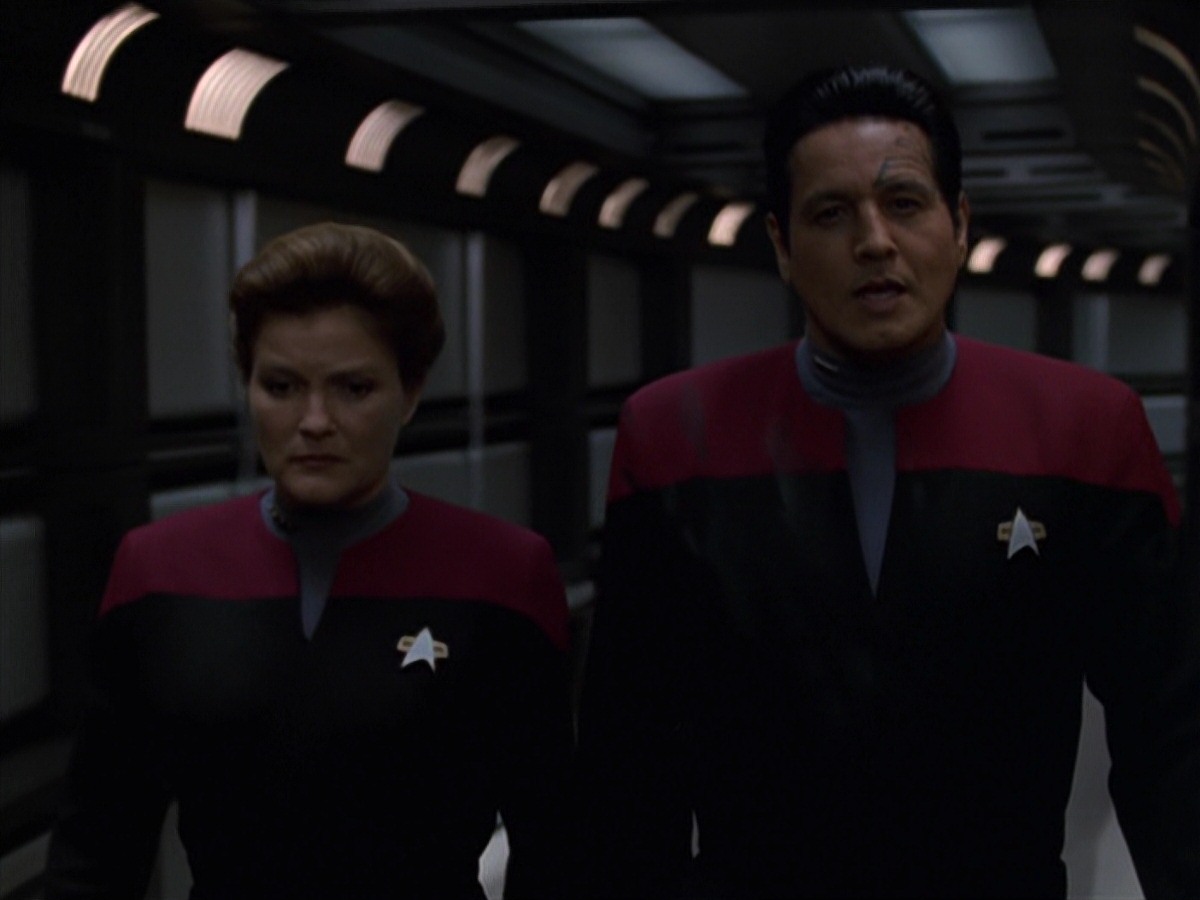 extant_StarTrek_VOY_7x11-Shattered_1738.jpg