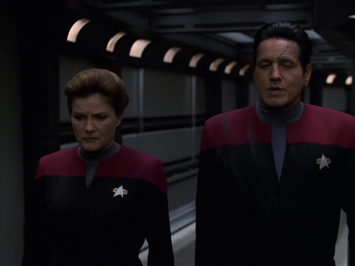 extant_StarTrek_VOY_7x11-Shattered_1740.jpg