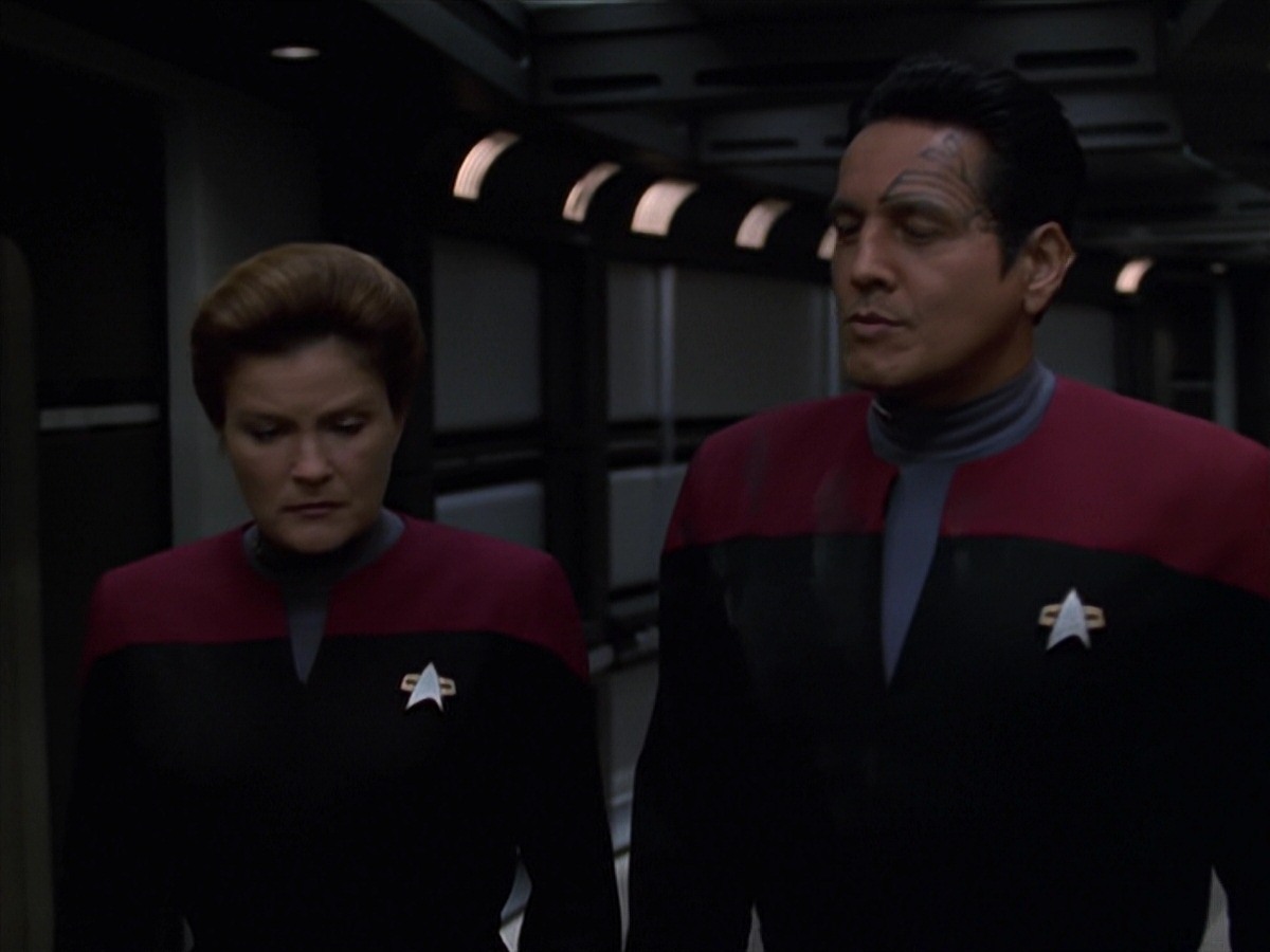 extant_StarTrek_VOY_7x11-Shattered_1743.jpg