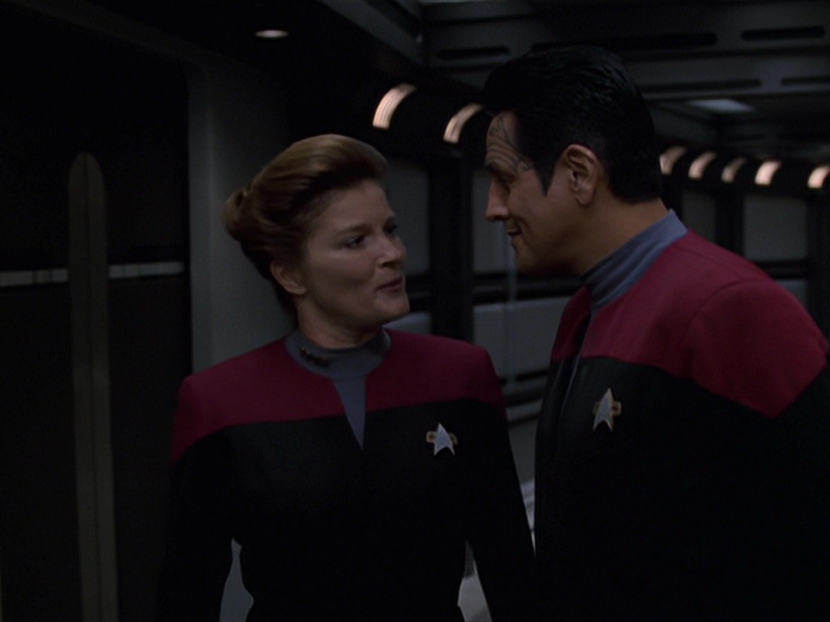 extant_StarTrek_VOY_7x11-Shattered_1782.jpg