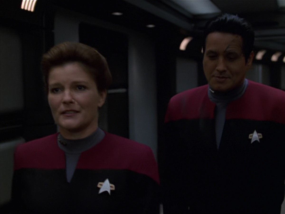 extant_StarTrek_VOY_7x11-Shattered_1785.jpg