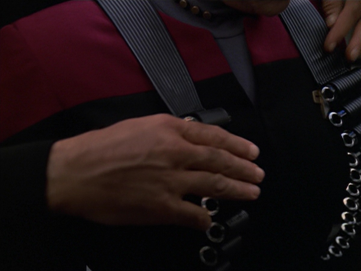 extant_StarTrek_VOY_7x11-Shattered_1790.jpg