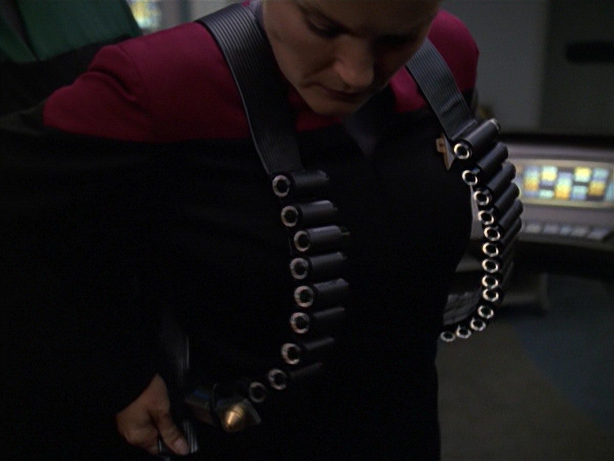 extant_StarTrek_VOY_7x11-Shattered_1792.jpg