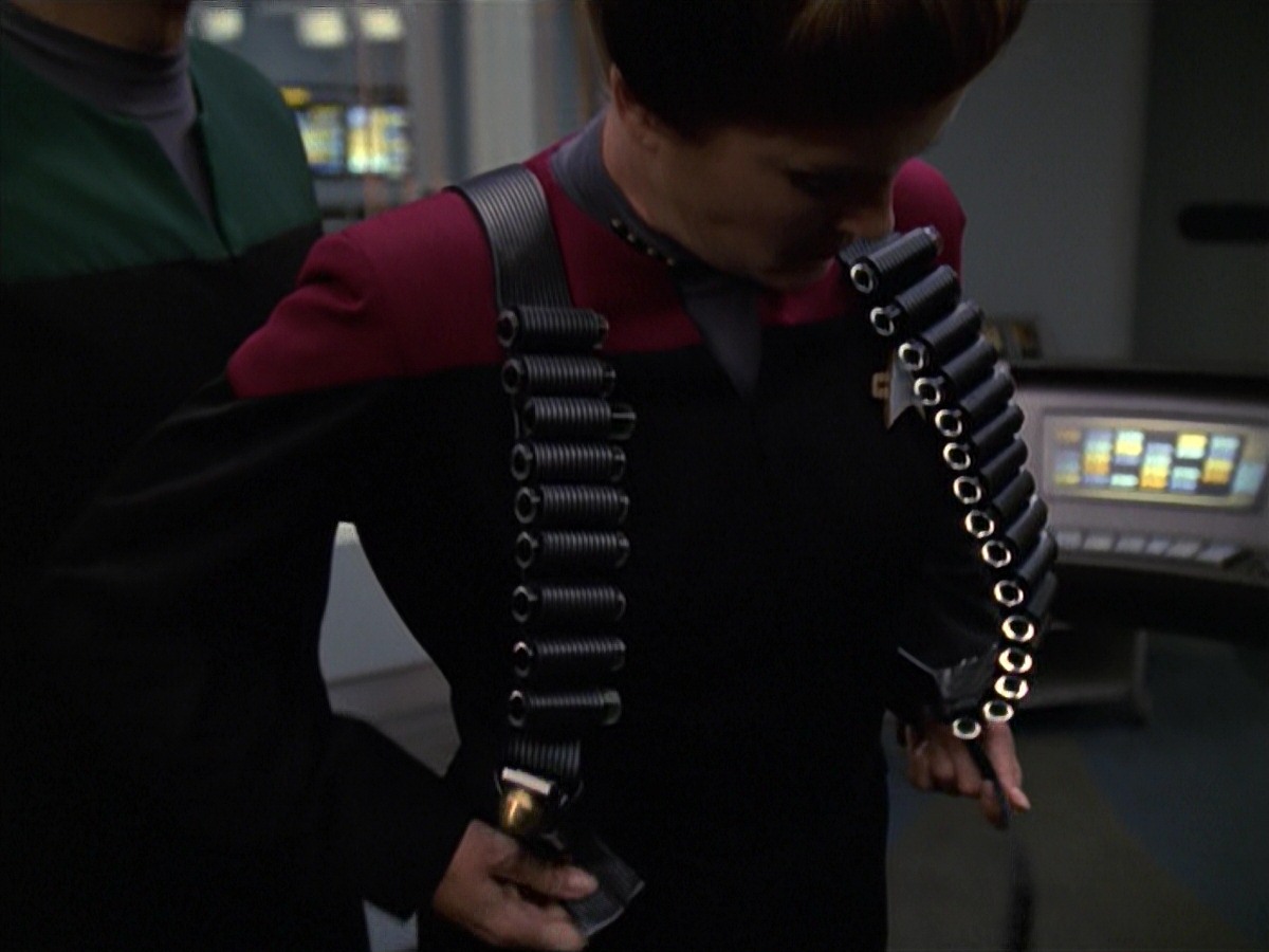 extant_StarTrek_VOY_7x11-Shattered_1793.jpg