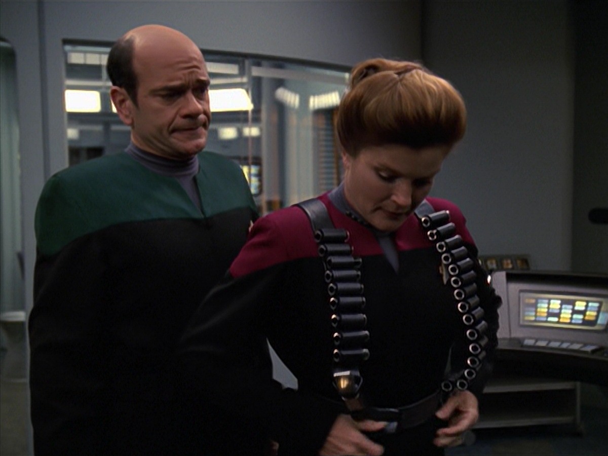 extant_StarTrek_VOY_7x11-Shattered_1797.jpg
