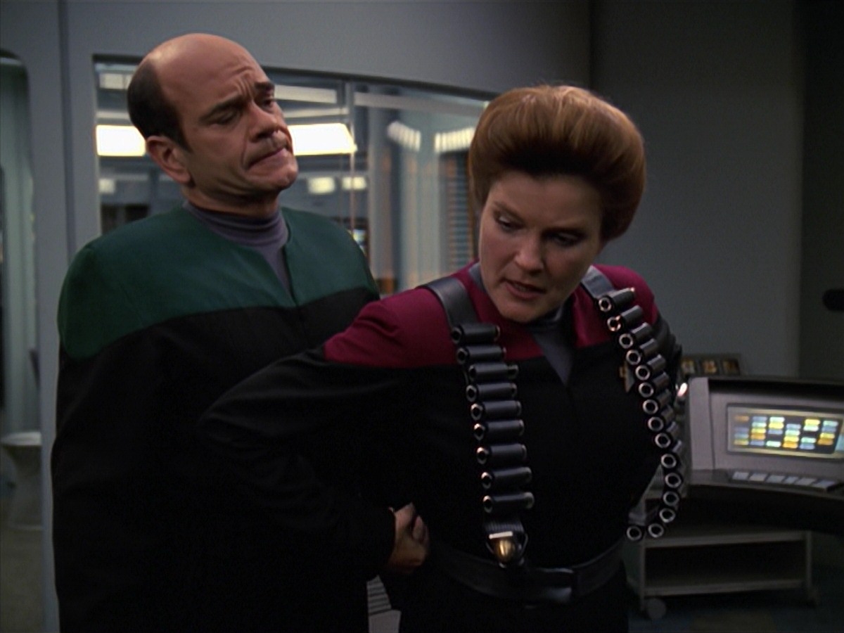 extant_StarTrek_VOY_7x11-Shattered_1798.jpg