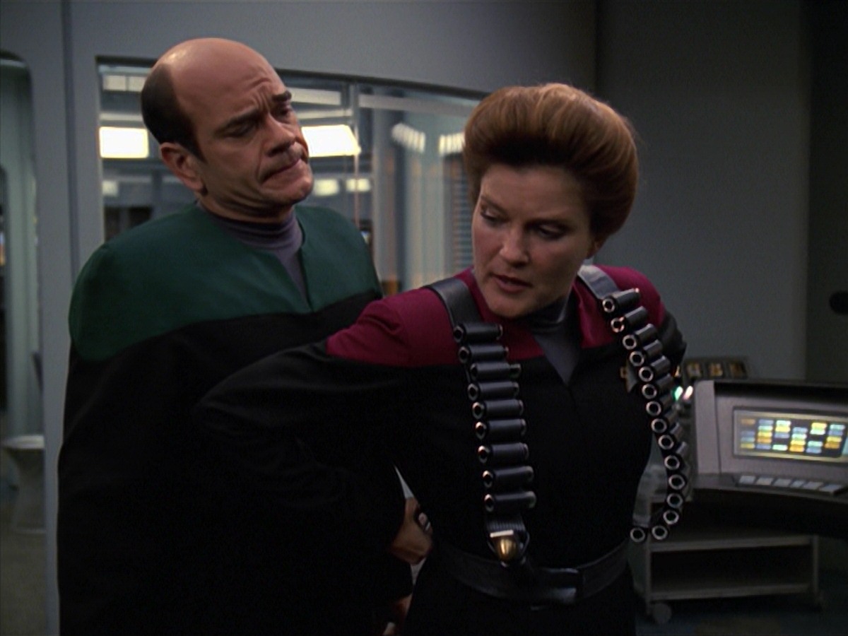 extant_StarTrek_VOY_7x11-Shattered_1799.jpg