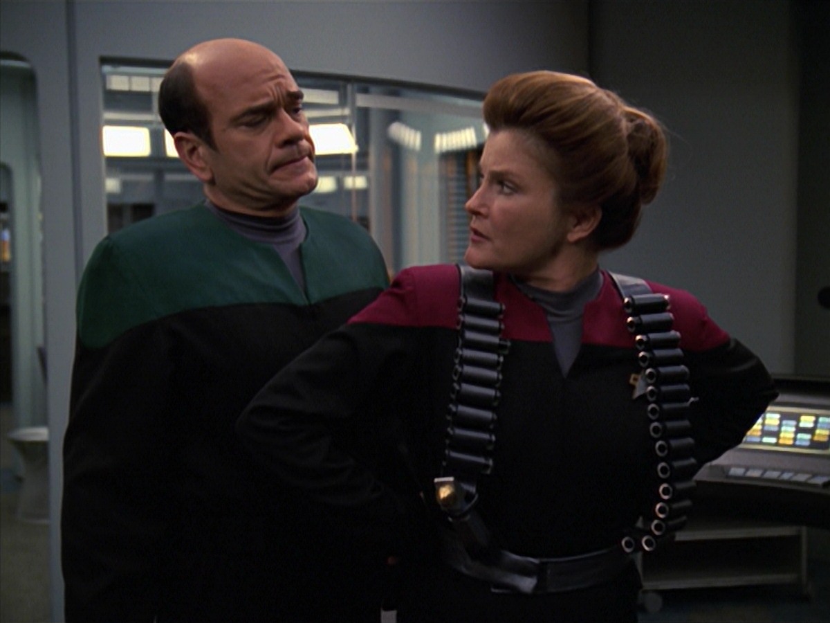 extant_StarTrek_VOY_7x11-Shattered_1801.jpg