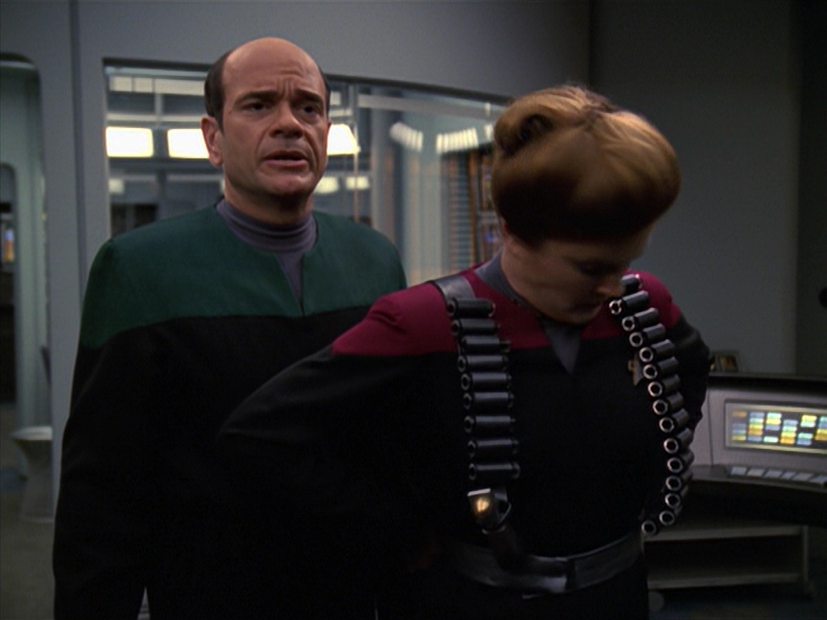 extant_StarTrek_VOY_7x11-Shattered_1803.jpg