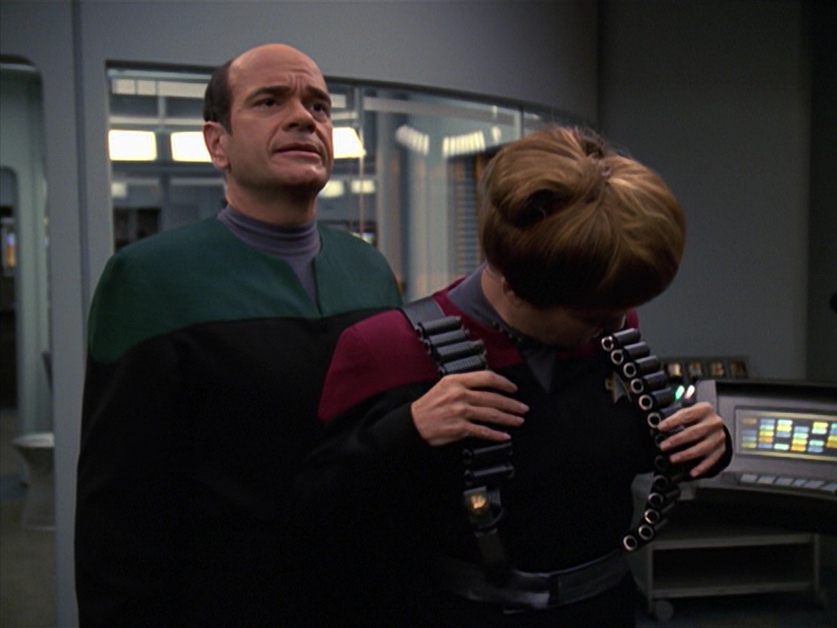 extant_StarTrek_VOY_7x11-Shattered_1804.jpg