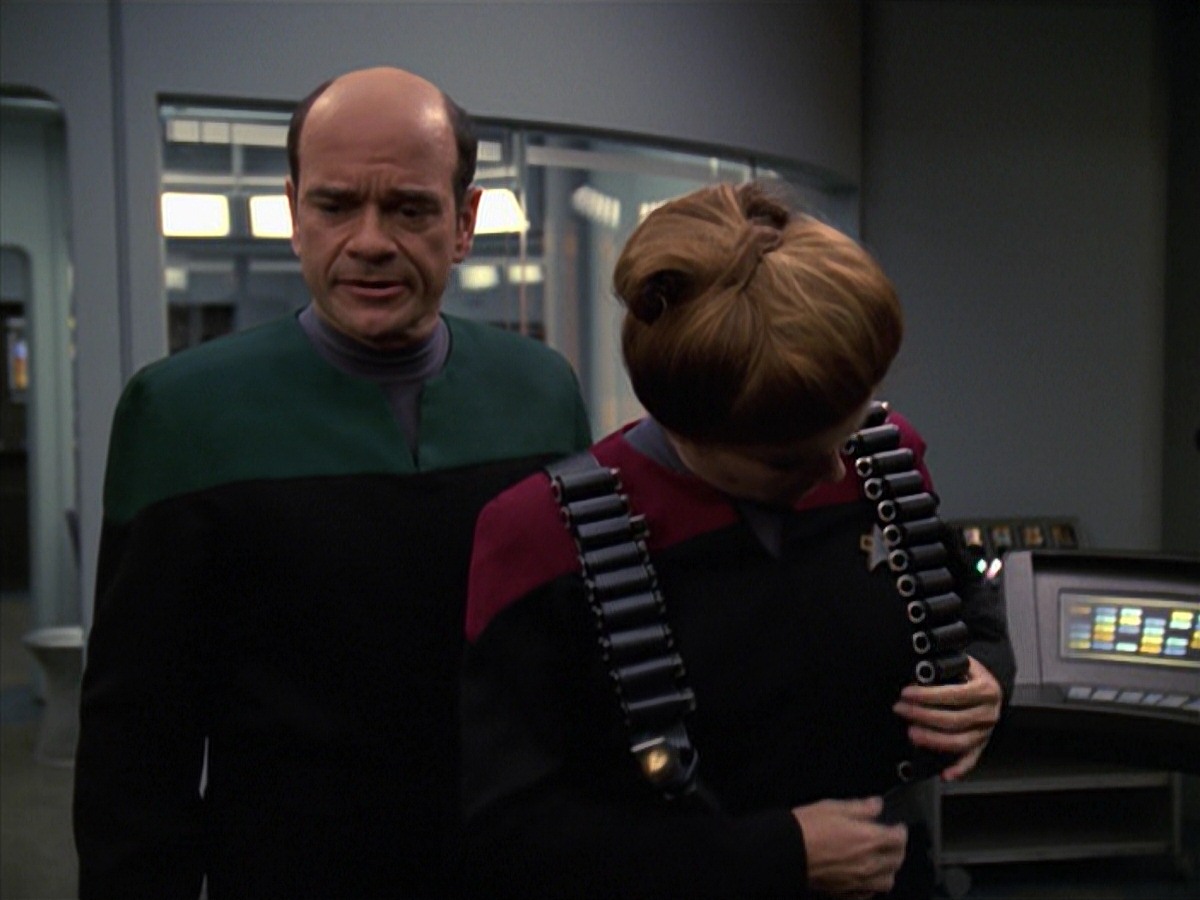 extant_StarTrek_VOY_7x11-Shattered_1807.jpg
