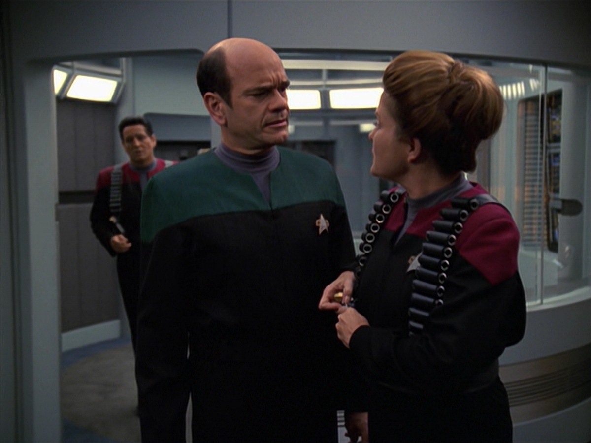 extant_StarTrek_VOY_7x11-Shattered_1821.jpg
