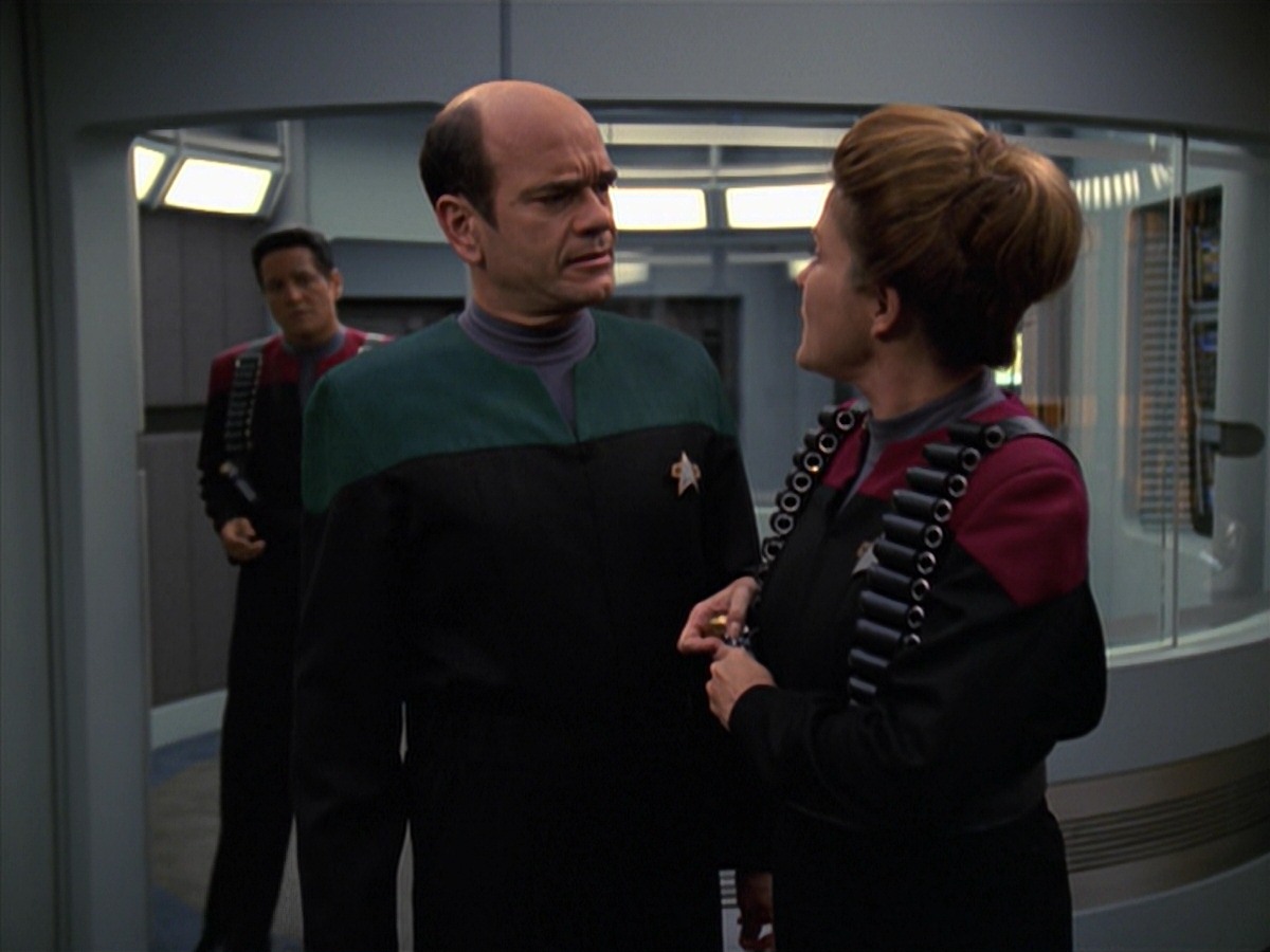 extant_StarTrek_VOY_7x11-Shattered_1822.jpg