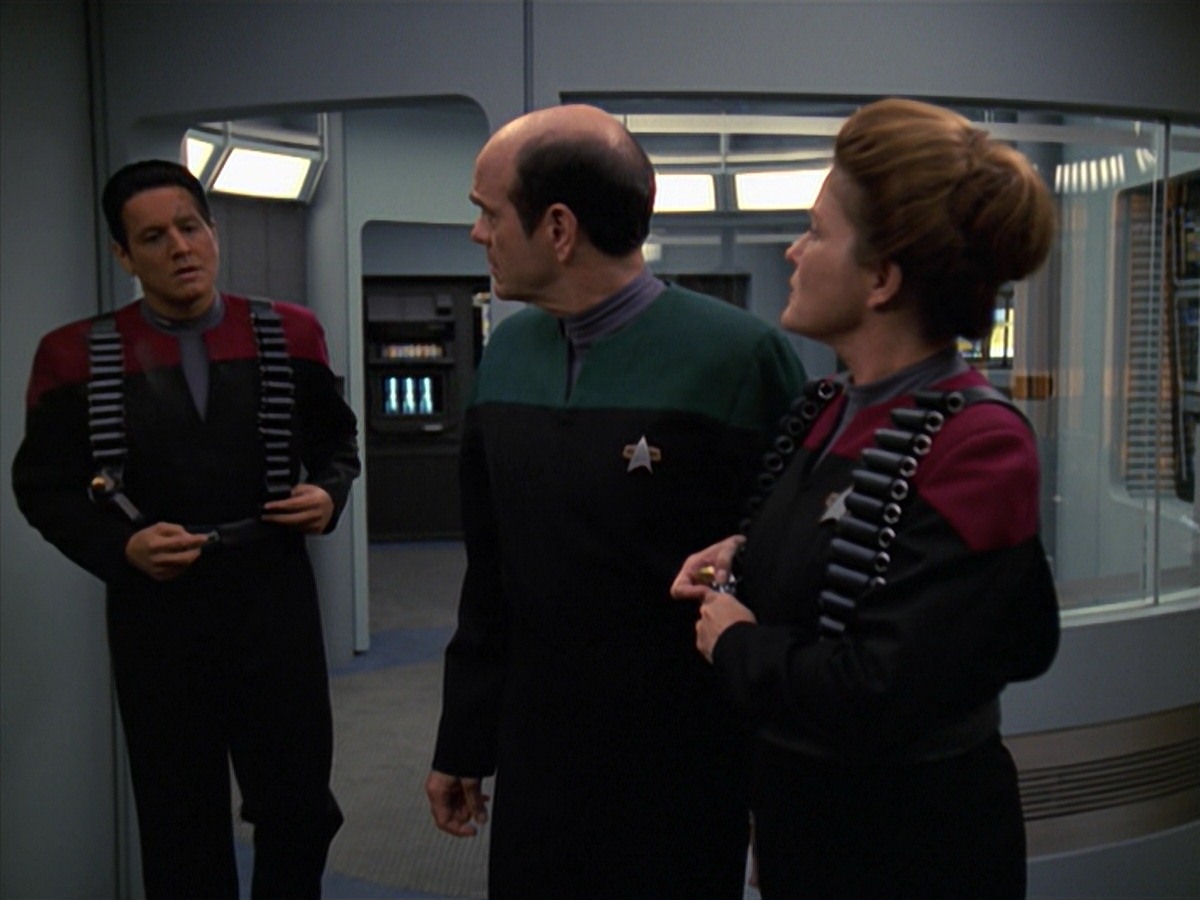 extant_StarTrek_VOY_7x11-Shattered_1829.jpg