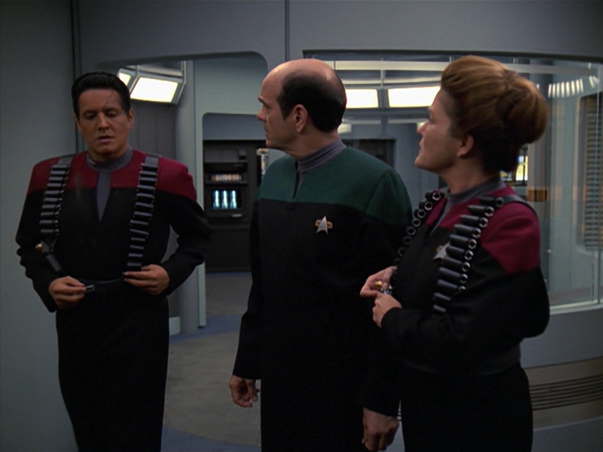 extant_StarTrek_VOY_7x11-Shattered_1830.jpg