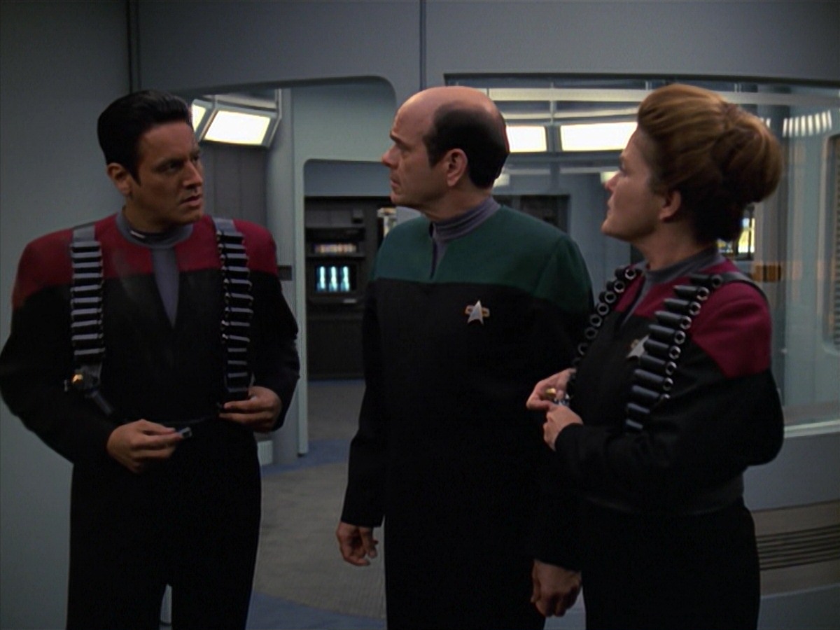 extant_StarTrek_VOY_7x11-Shattered_1831.jpg