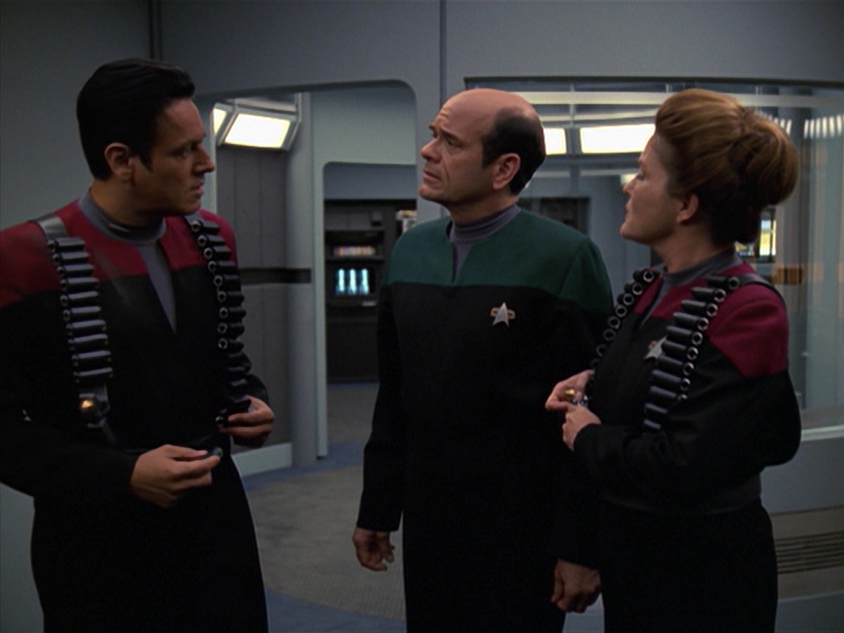 extant_StarTrek_VOY_7x11-Shattered_1832.jpg